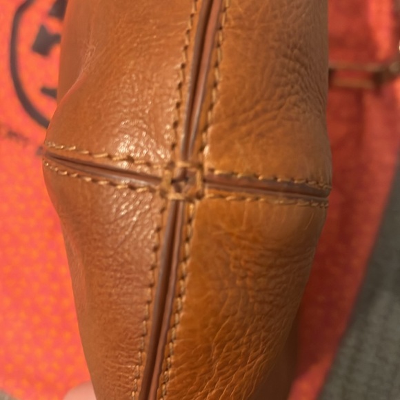 Women’s Tory Burch shoulder bag. Comes with Tory Burch dust cover. - Picture 4 of 7